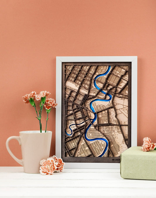 Mapa cortado a laser en madera de Winnipeg o personalizado o pueblo del mundo. Mapa retro vintage de madera pintado a mano. Decoración mapas